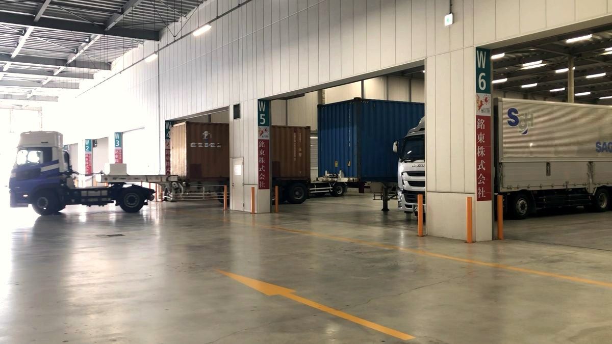 保税蔵置場の荷役エリア